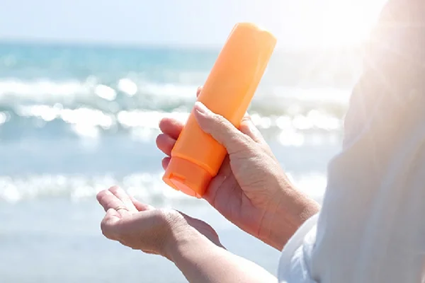 ضدآفتاب ایرانی یا خارجی؟ کدوم بهتره و چرا؟ مقایسه کامل برای انتخاب درست